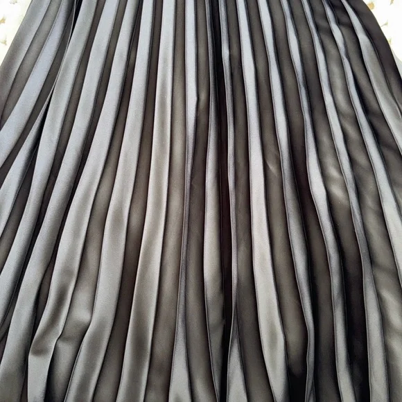 Abercrombie & Fitch Pleated Dress Black Size M - Picture 3 of 6